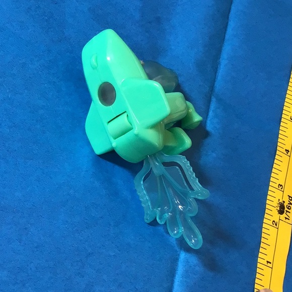 ⛱️2/$5⛱️2023 McDonald’s Disney Happy Meal Toys Elemental #2 Wade on water - Picture 4 of 4